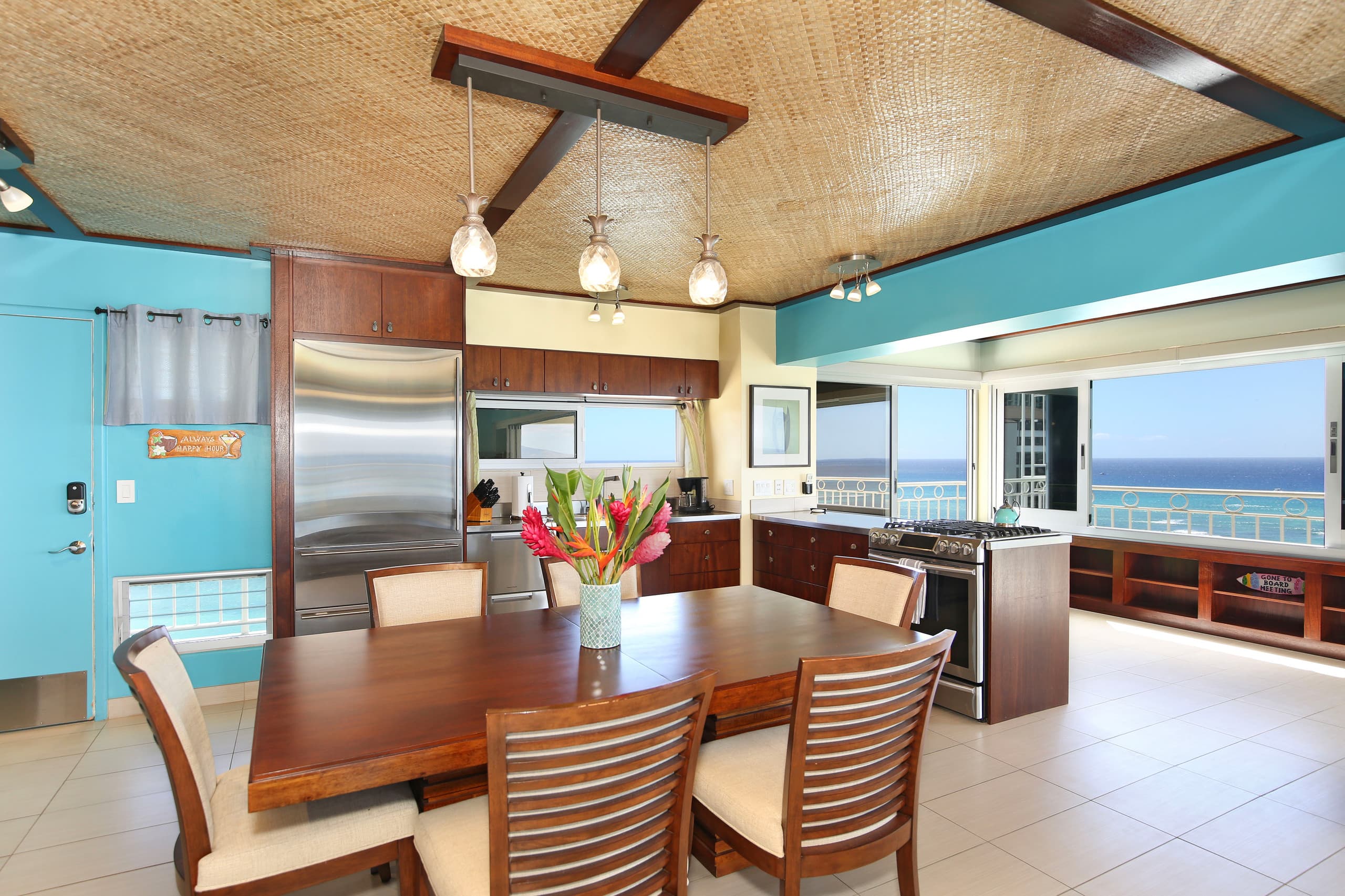 Condo in Honolulu · ★4.74 · 2 bedrooms · 4 beds · 2 private baths - Image 13