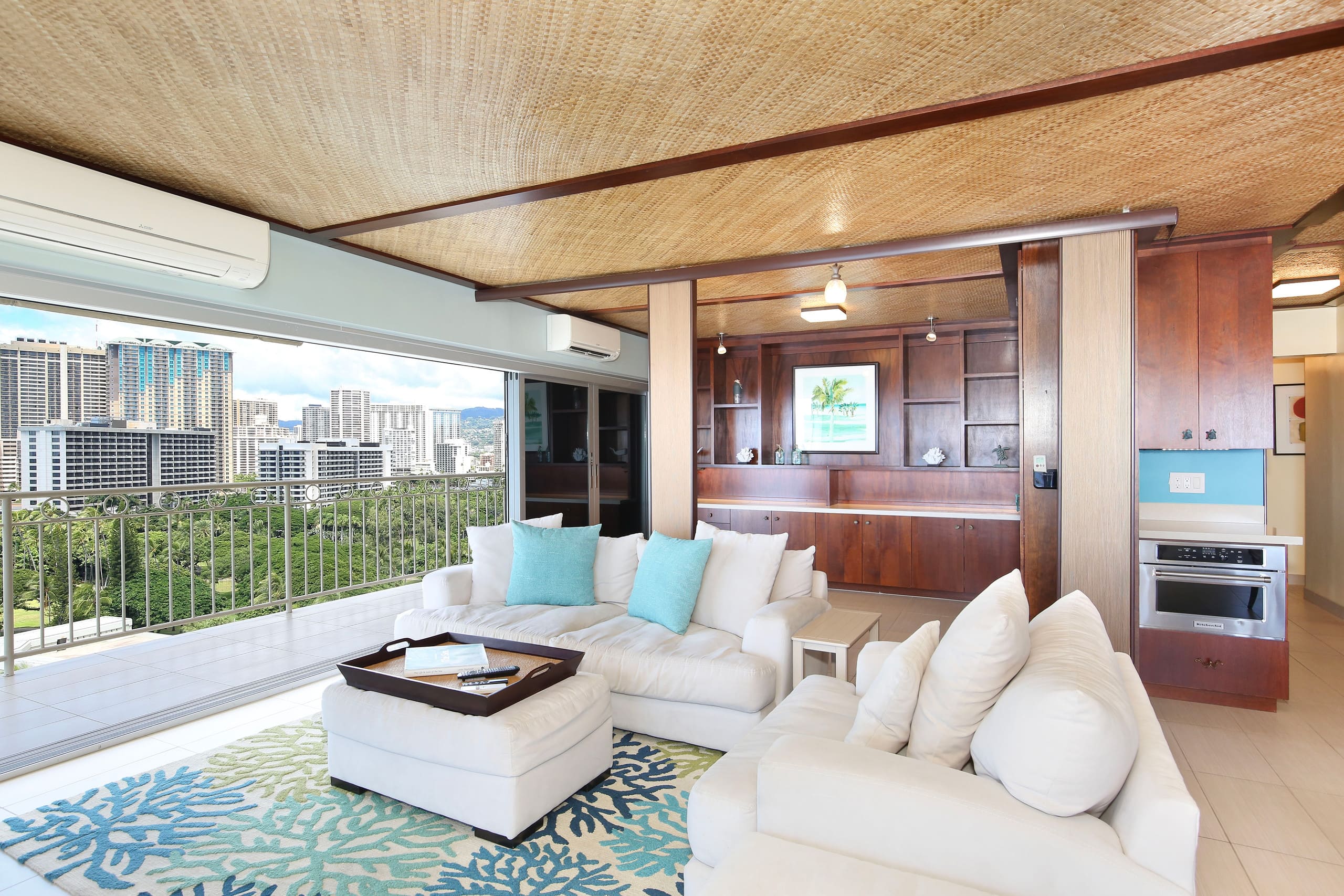 Condo in Honolulu · ★4.74 · 2 bedrooms · 4 beds · 2 private baths - Image 6