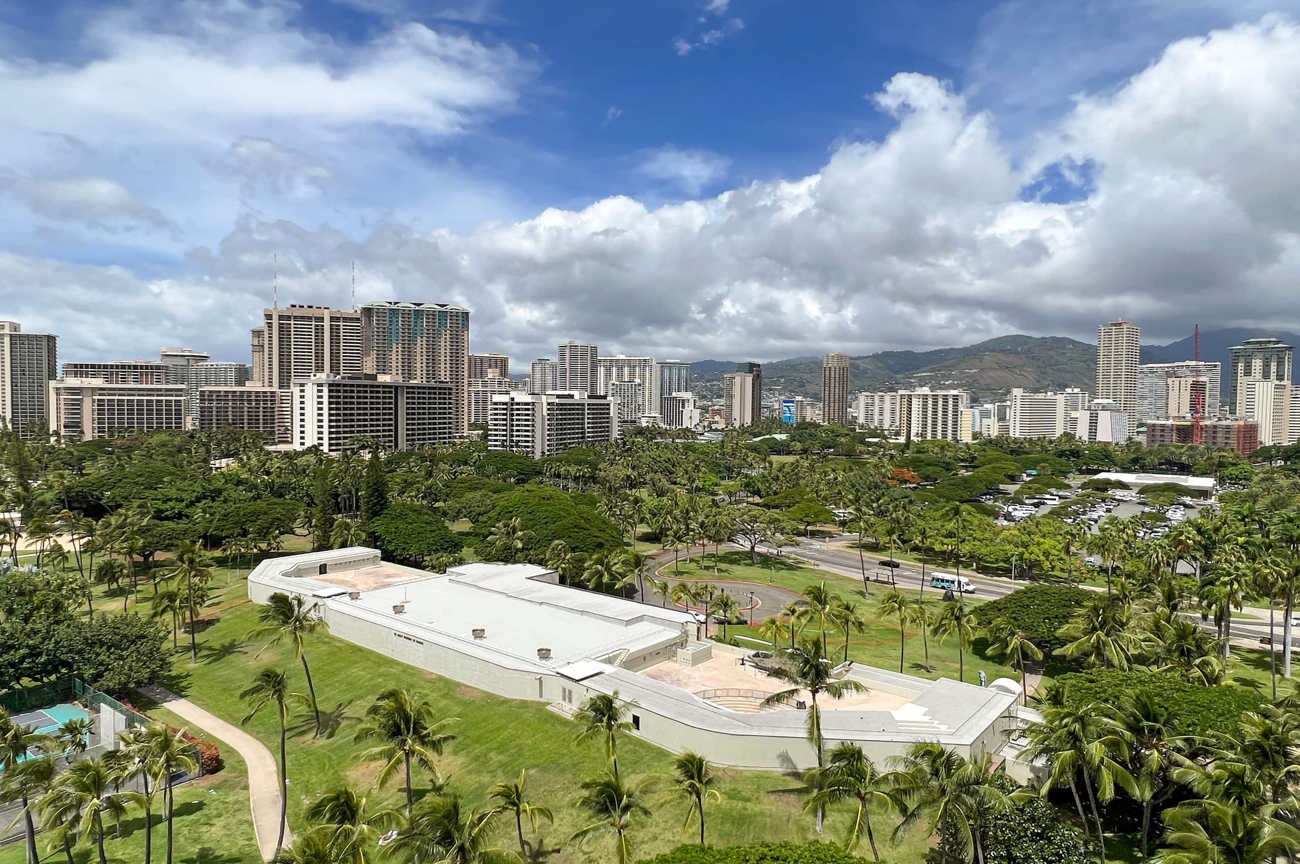 Condo in Honolulu · ★4.74 · 2 bedrooms · 4 beds · 2 private baths - Image 40