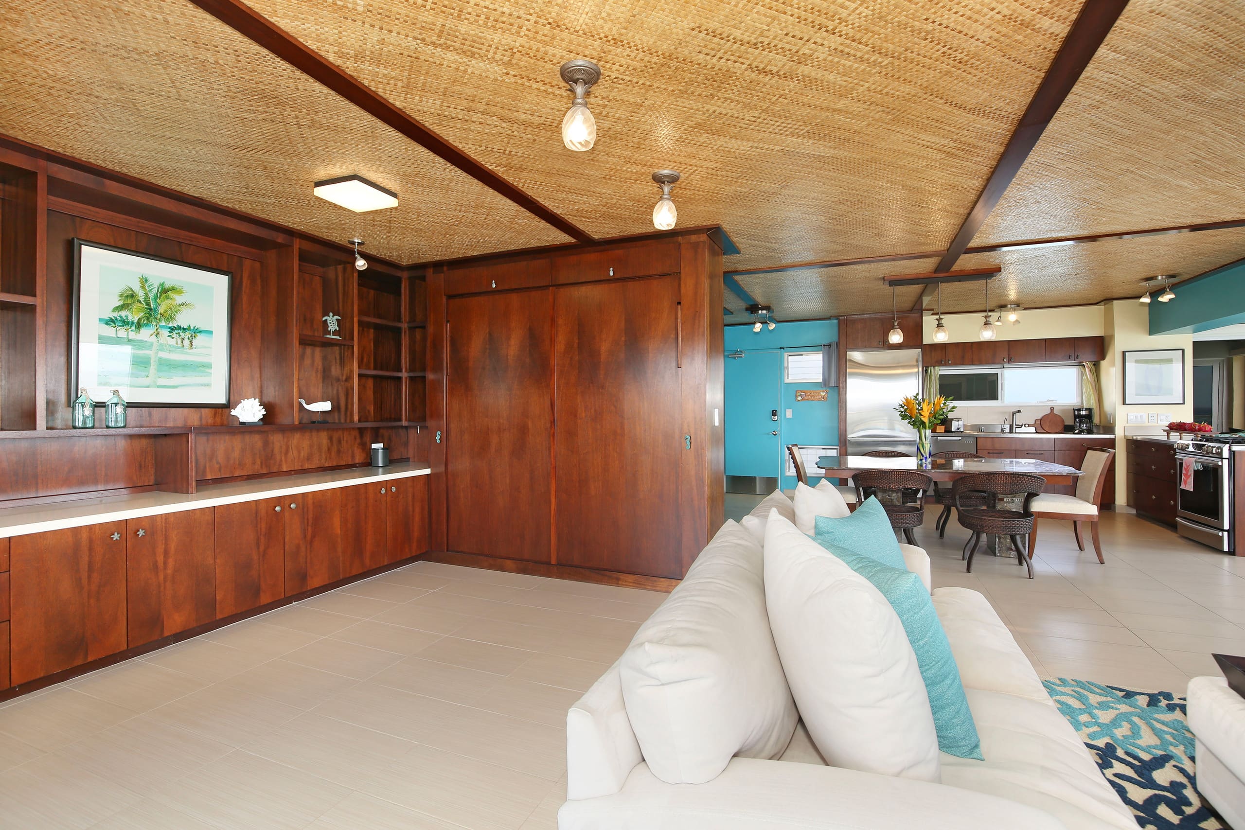 Condo in Honolulu · ★4.74 · 2 bedrooms · 4 beds · 2 private baths - Image 21