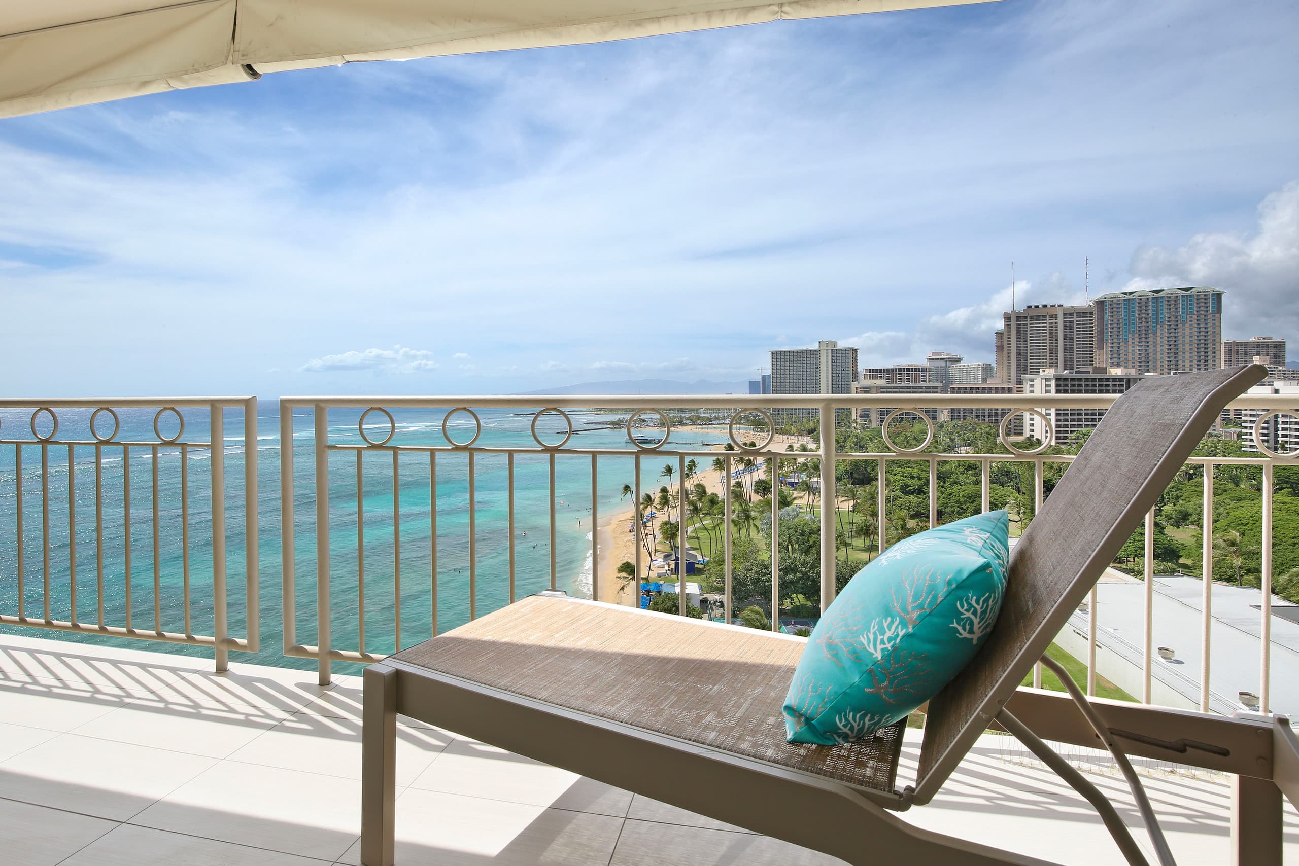 Condo in Honolulu · ★4.74 · 2 bedrooms · 4 beds · 2 private baths - Image 41