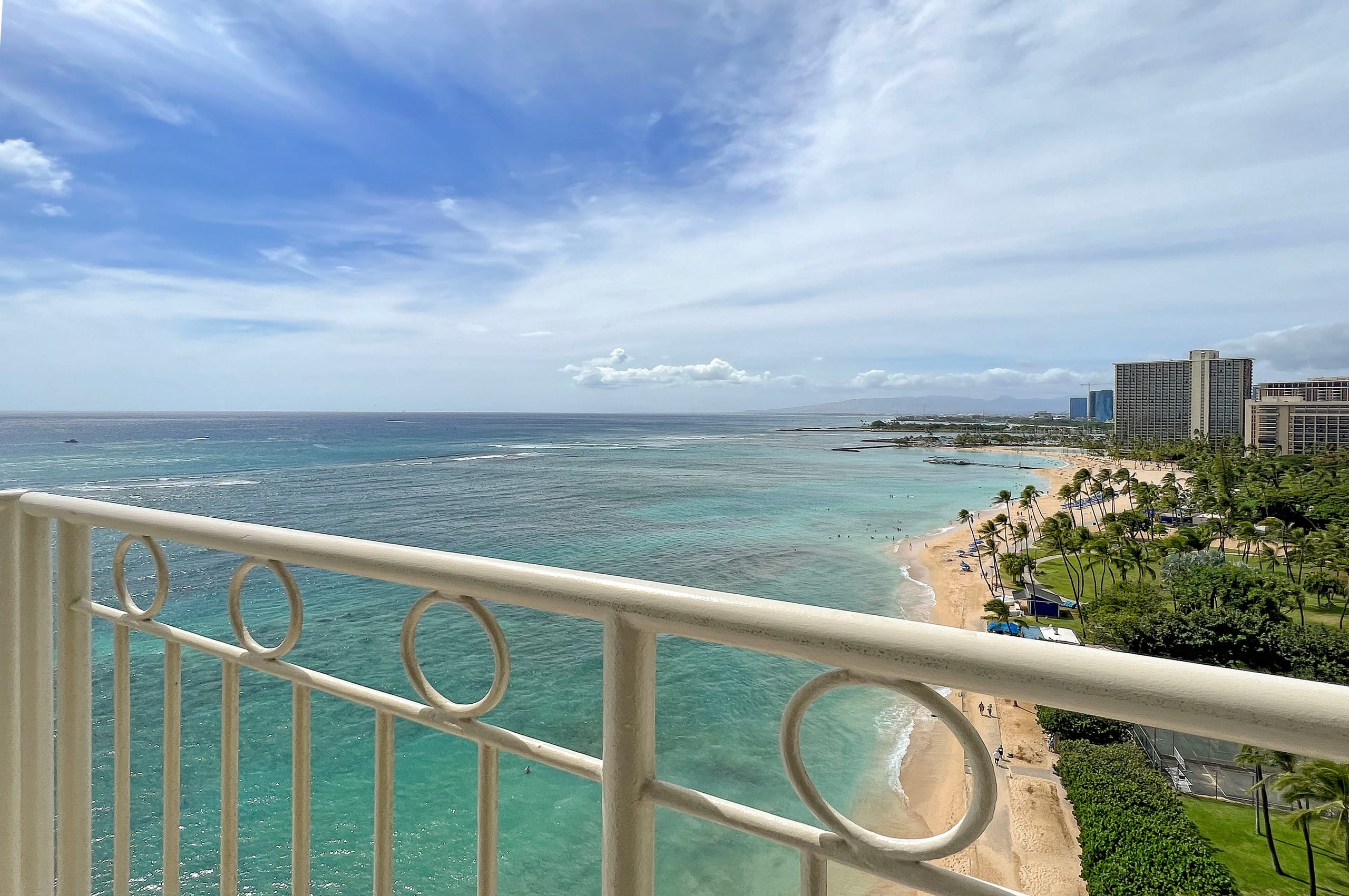 Condo in Honolulu · ★4.74 · 2 bedrooms · 4 beds · 2 private baths - Image 42