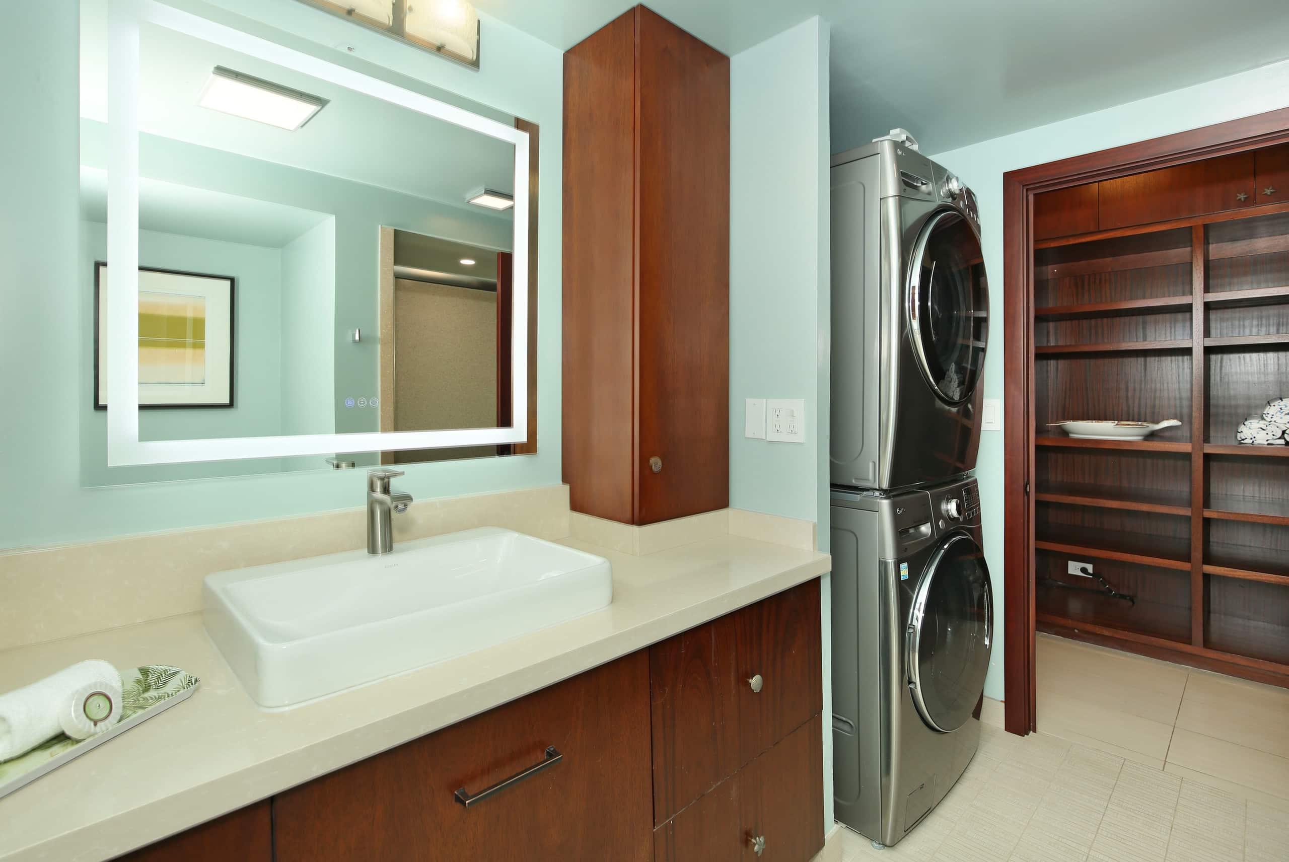 Condo in Honolulu · ★4.74 · 2 bedrooms · 4 beds · 2 private baths - Image 24