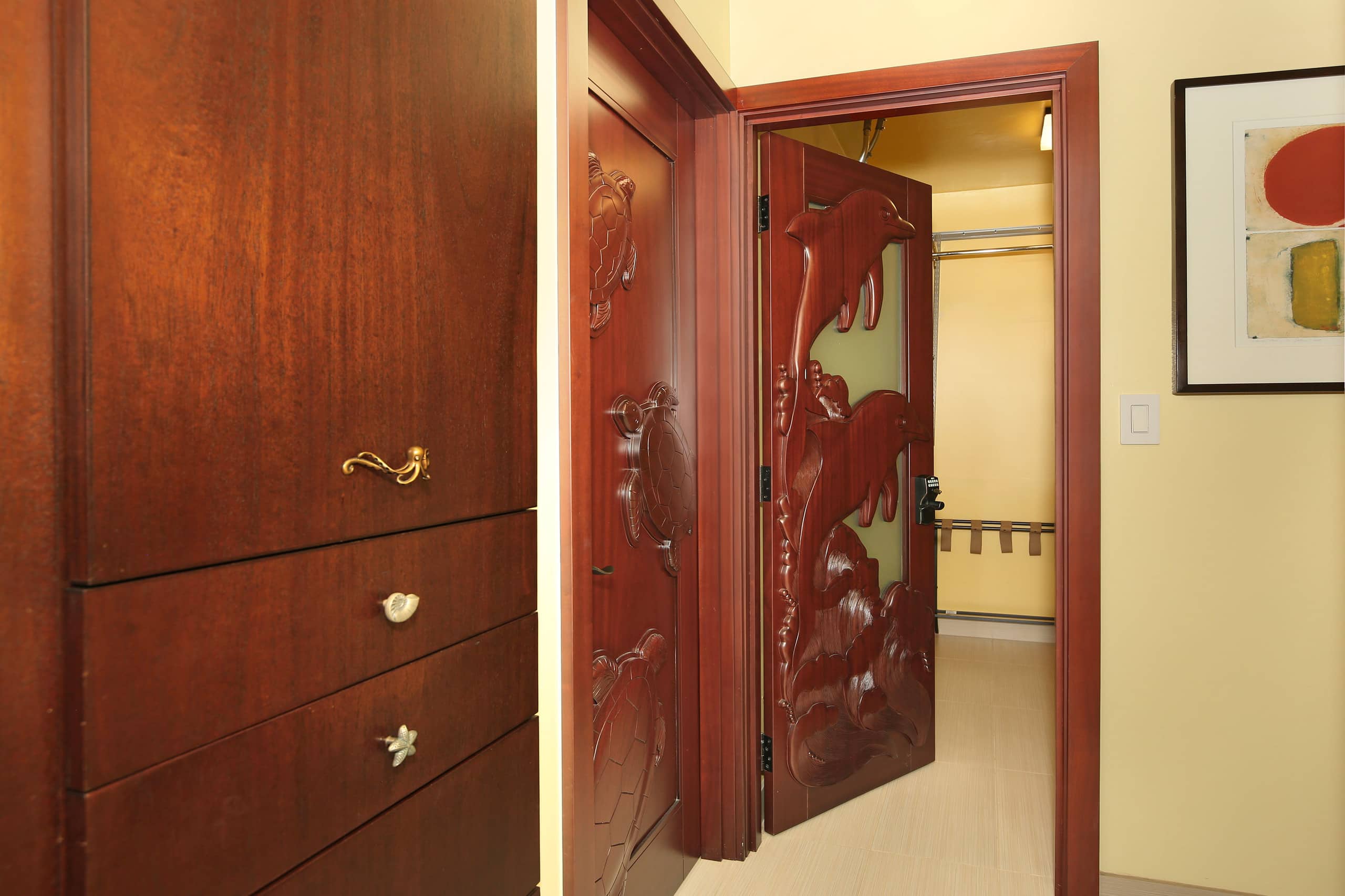 Condo in Honolulu · ★4.74 · 2 bedrooms · 4 beds · 2 private baths - Image 19