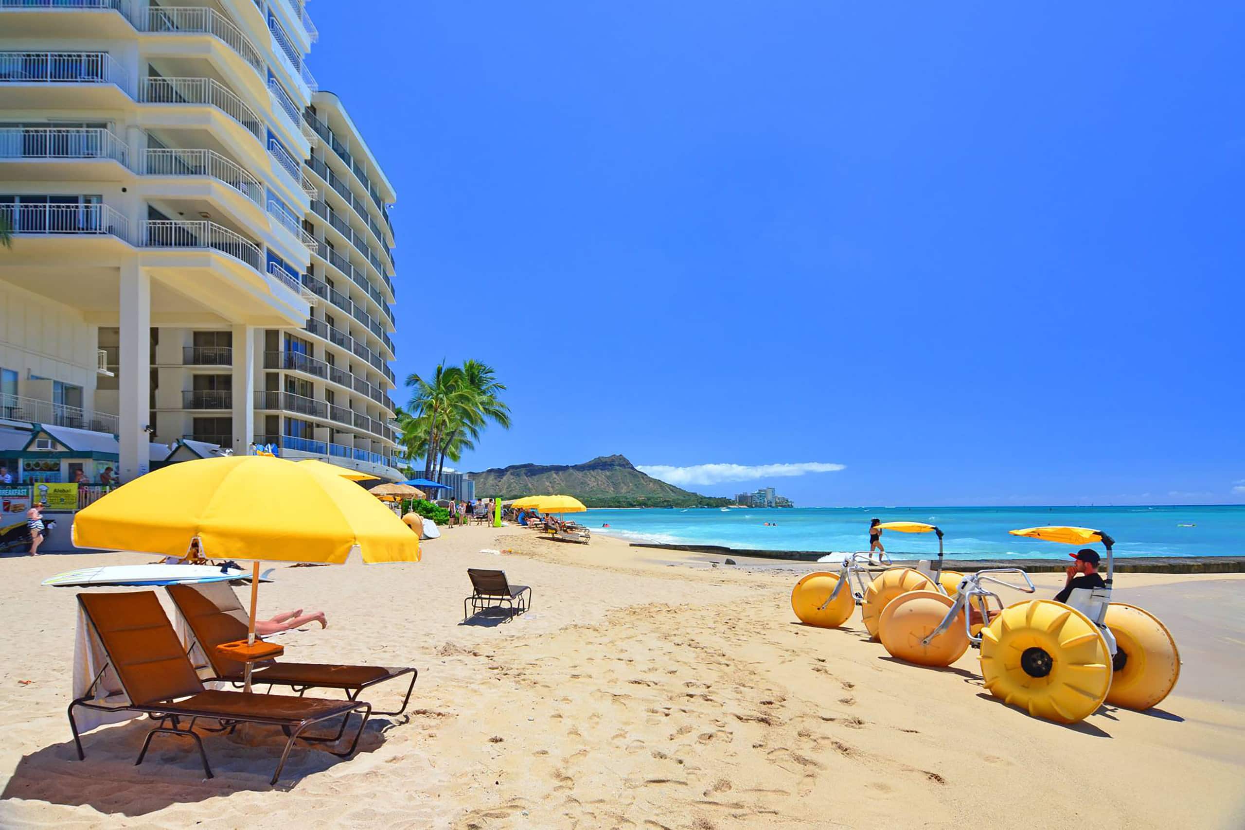 Condo in Honolulu · ★4.74 · 2 bedrooms · 4 beds · 2 private baths - Image 47