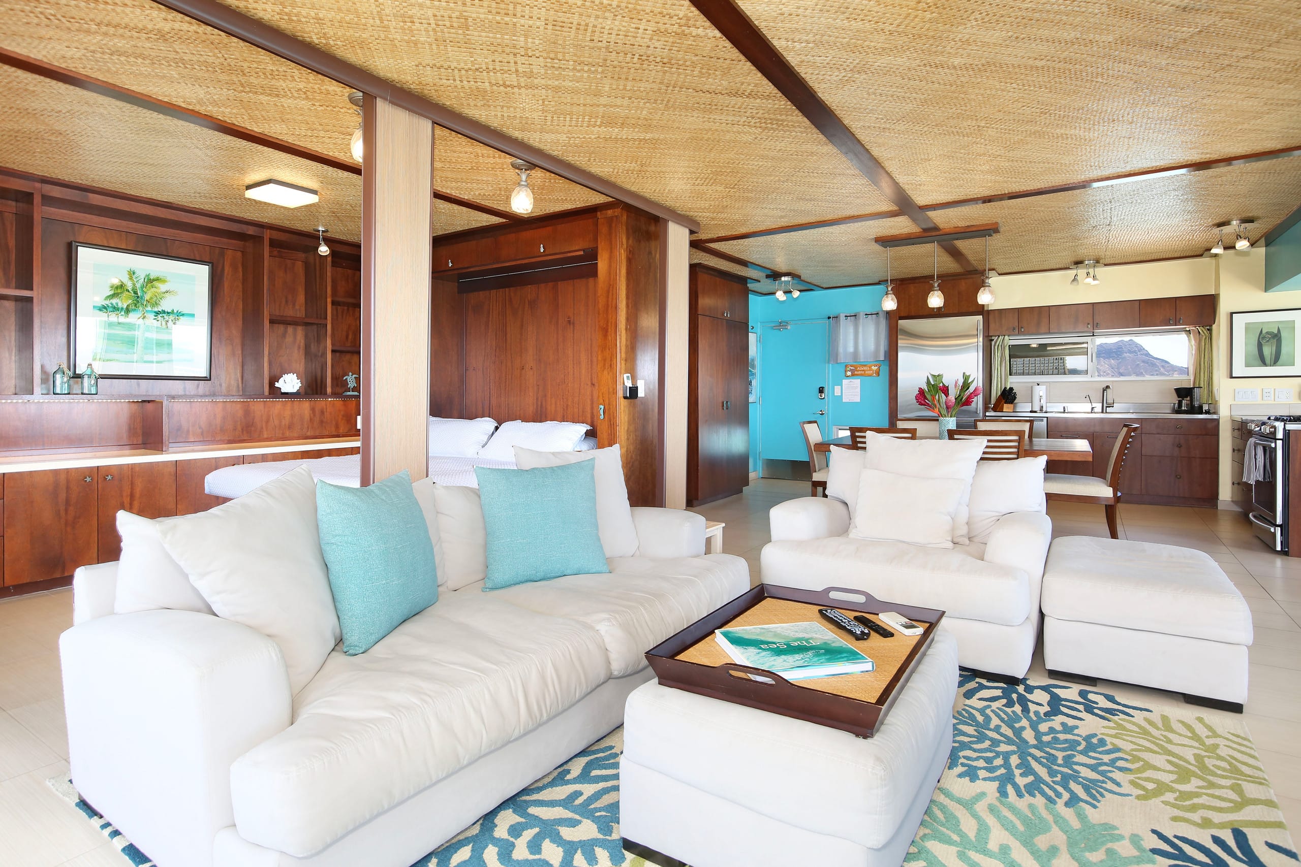 Condo in Honolulu · ★4.74 · 2 bedrooms · 4 beds · 2 private baths - Image 5