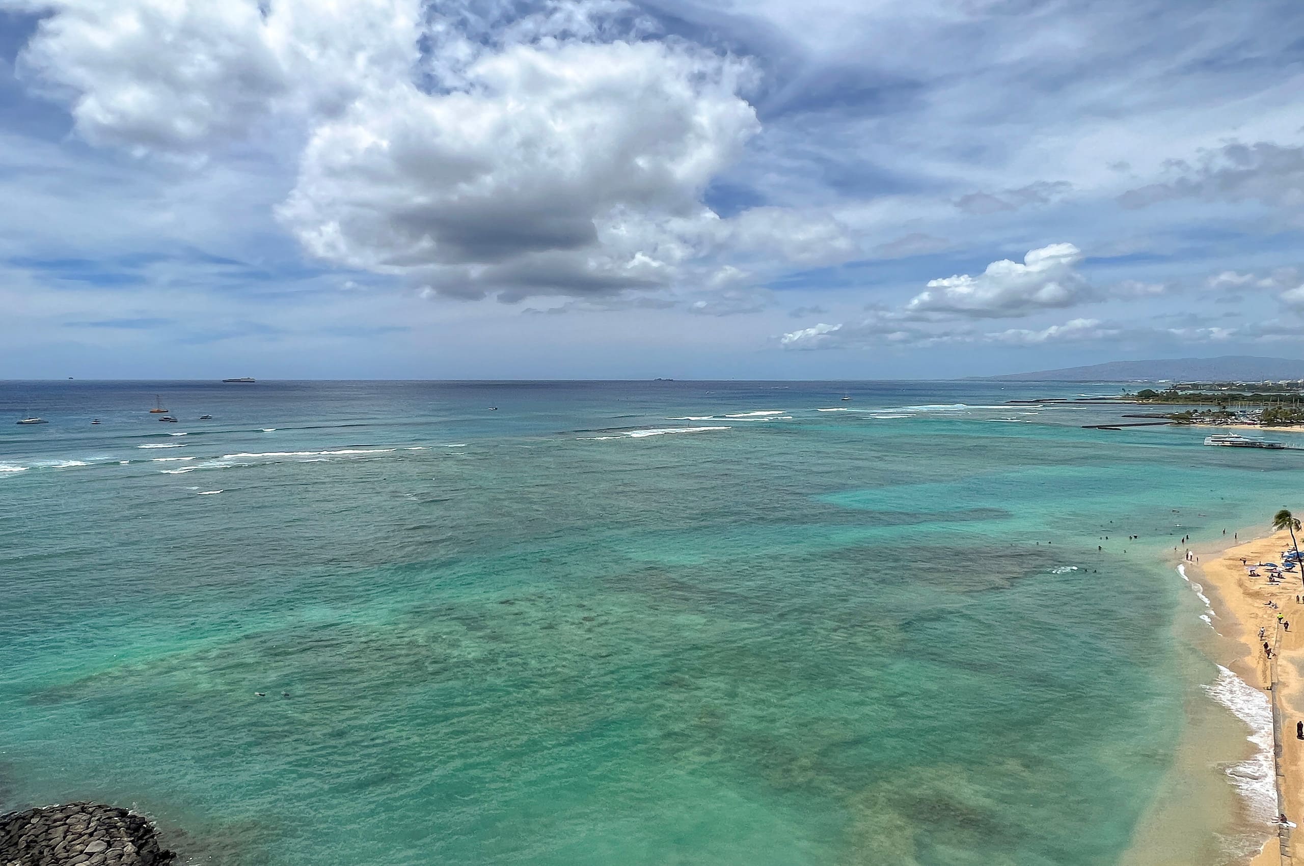 Condo in Honolulu · ★4.74 · 2 bedrooms · 4 beds · 2 private baths - Image 34