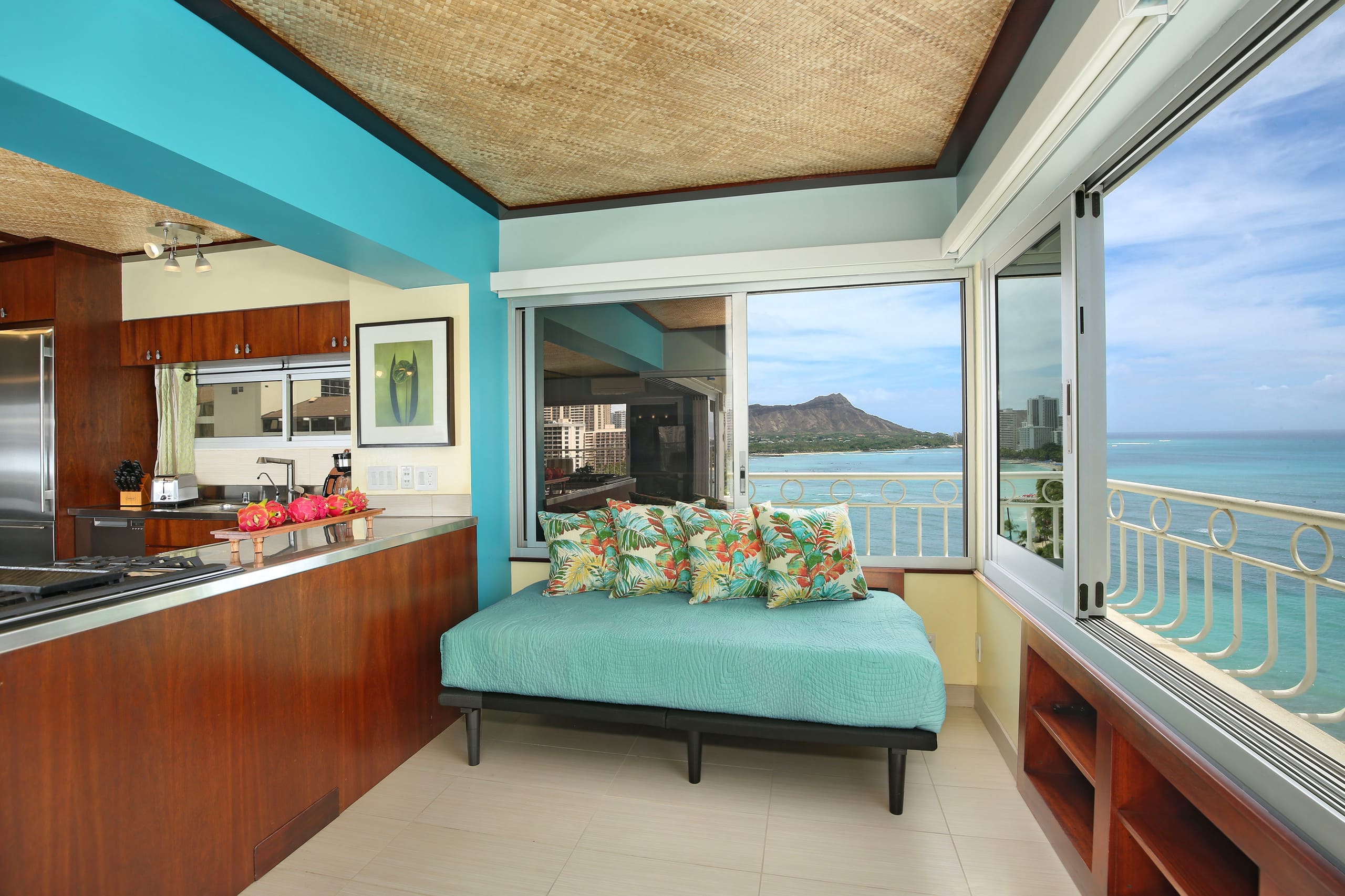 Condo in Honolulu · ★4.74 · 2 bedrooms · 4 beds · 2 private baths - Image 2