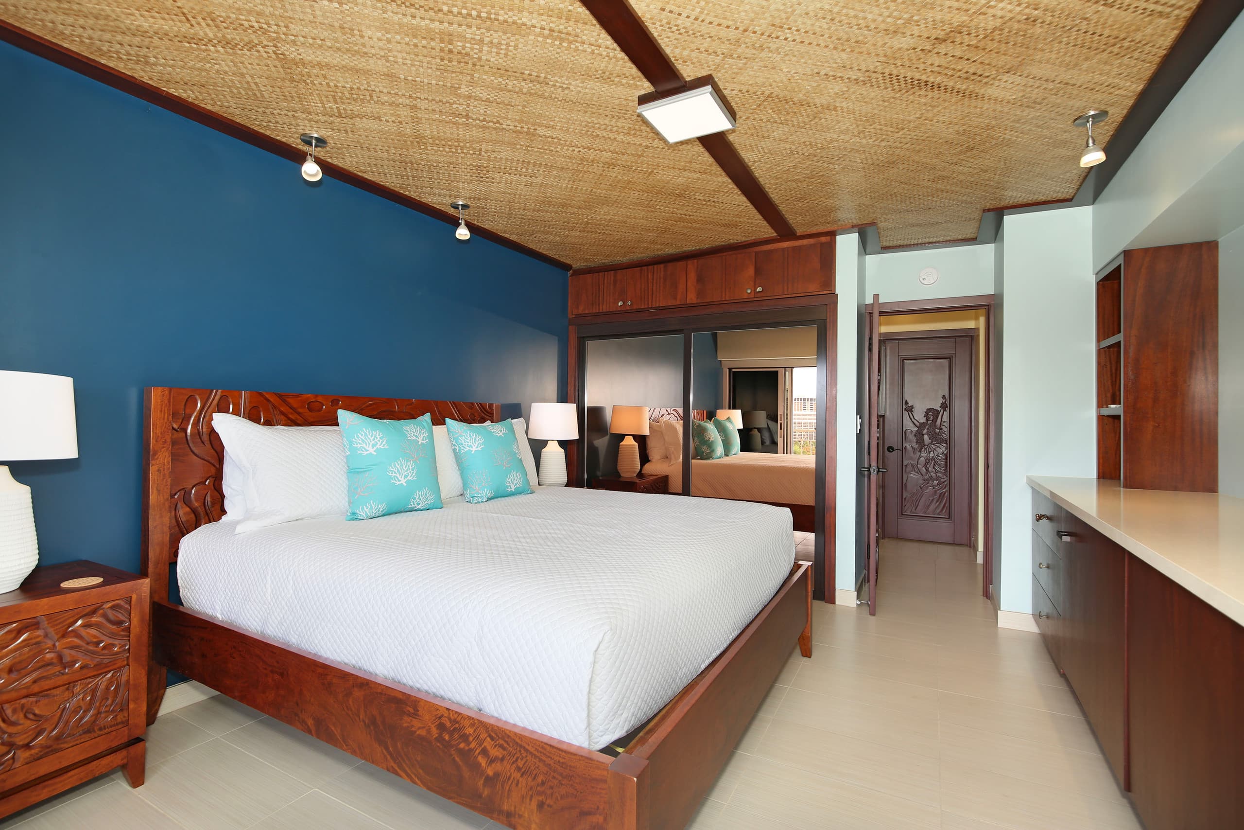 Condo in Honolulu · ★4.74 · 2 bedrooms · 4 beds · 2 private baths - Image 14