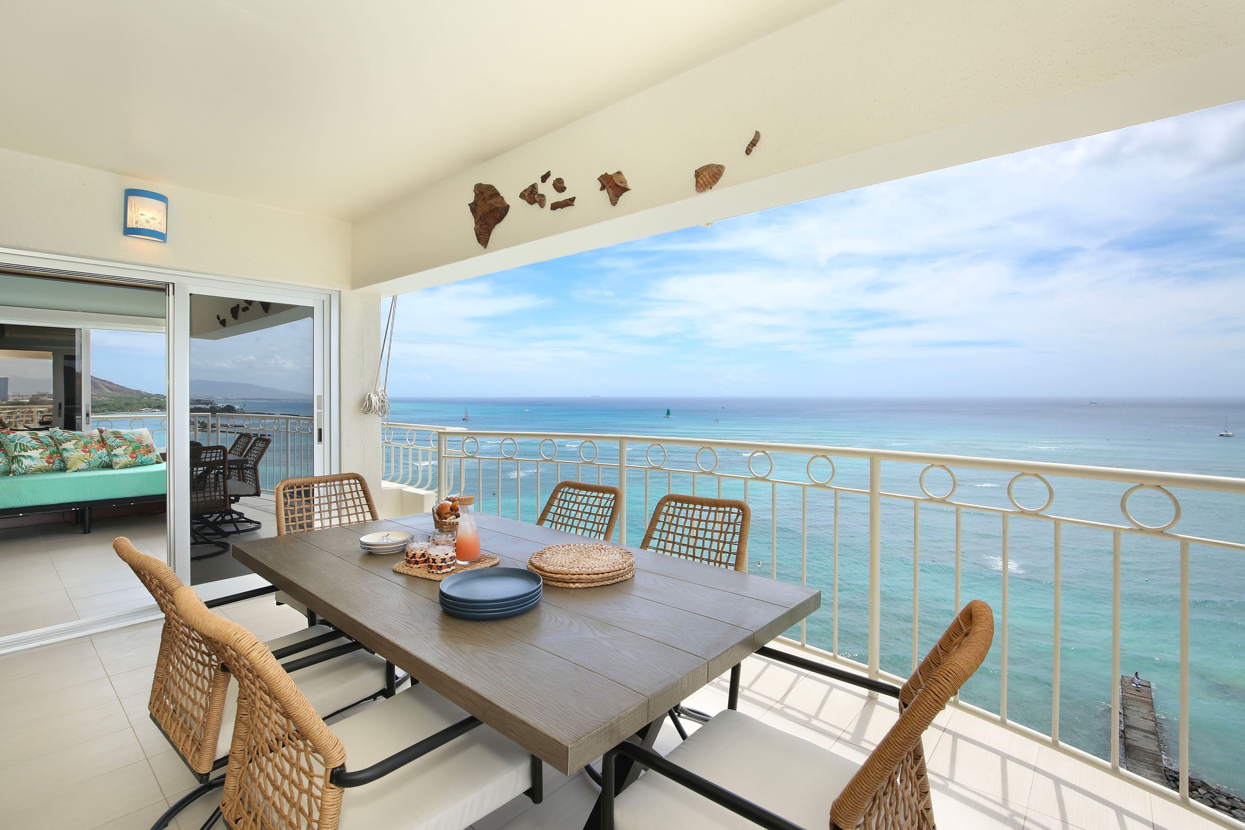 Condo in Honolulu · ★4.74 · 2 bedrooms · 4 beds · 2 private baths - Image 31