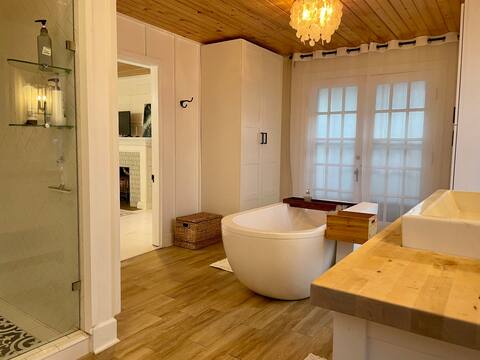 Spacious Historic Wine Country Manor - Dogs OK