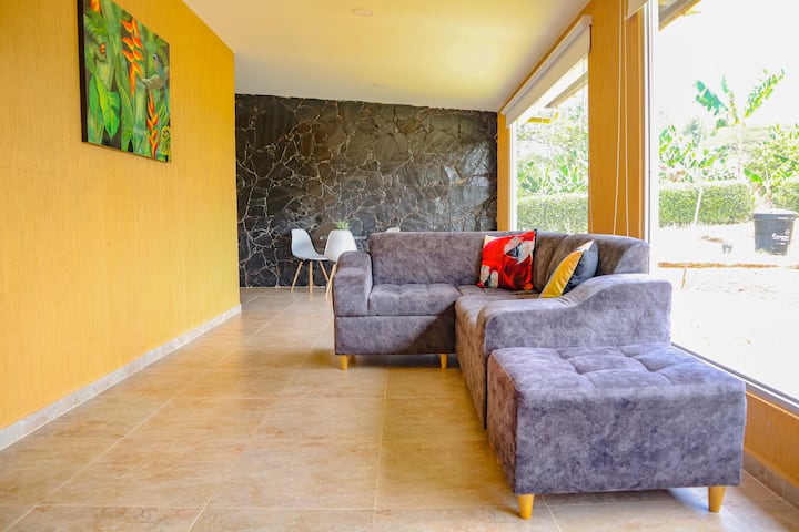 סלון גדול, מואר ונוח