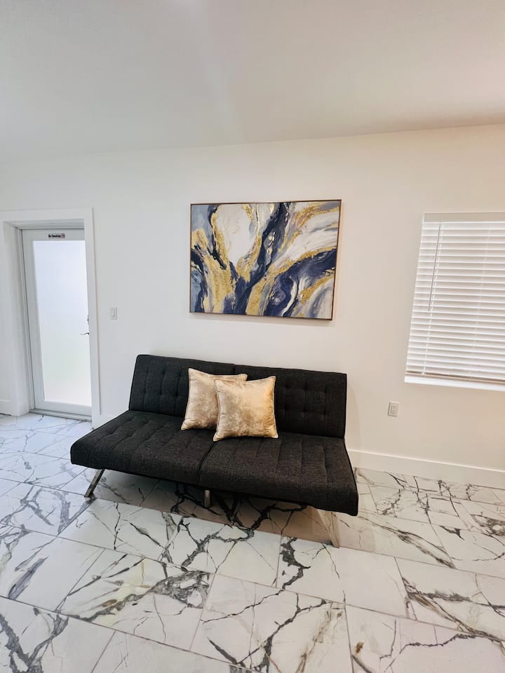 Suite A 1 Milla Del Aeropuerto - Miami, FL