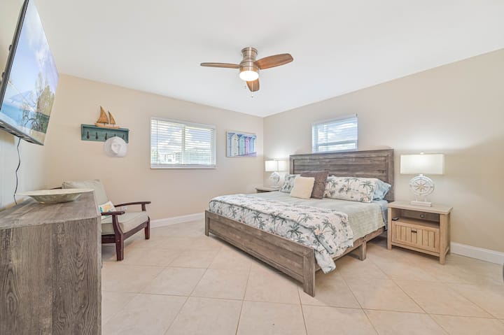 Master Bedroom-king bed