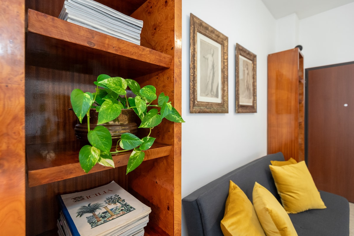 Popular Airbnb listing: Windows overlooking the sea in Catania