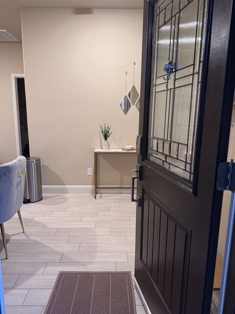 Private Entrance/ No Fees/ Long Stay Discounts