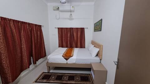 Veera Home Stay with balcony on assi ghat