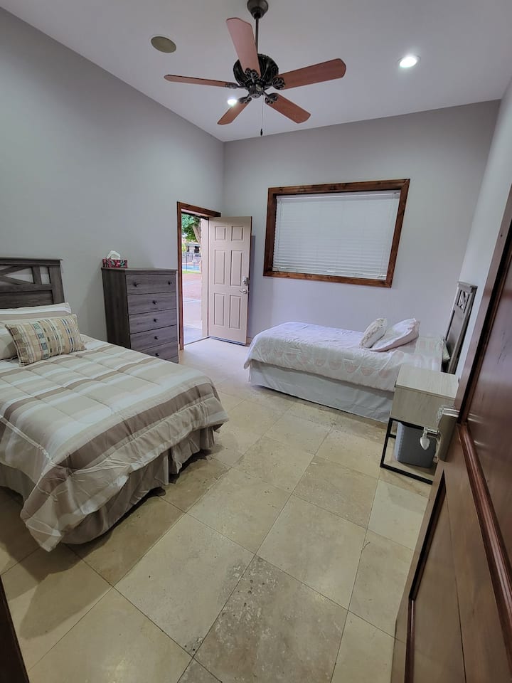 Nyumba ya wageni- Chumba cha kulala pacha-** *Iko katika nyumba ya wageni ***