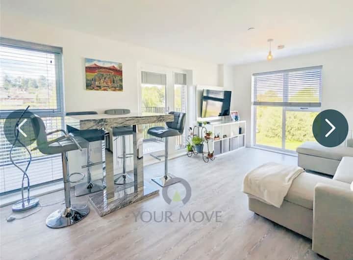 Modern 2 Bed Apartment - Gated - Hemel Hempstead