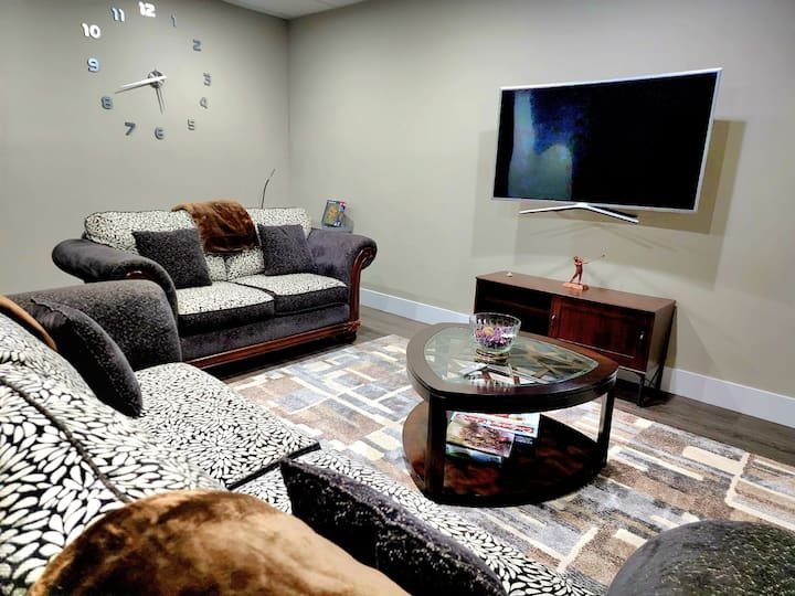 Quiet Exquisite 2br Guest Suite In Cul-de-sac - Leduc