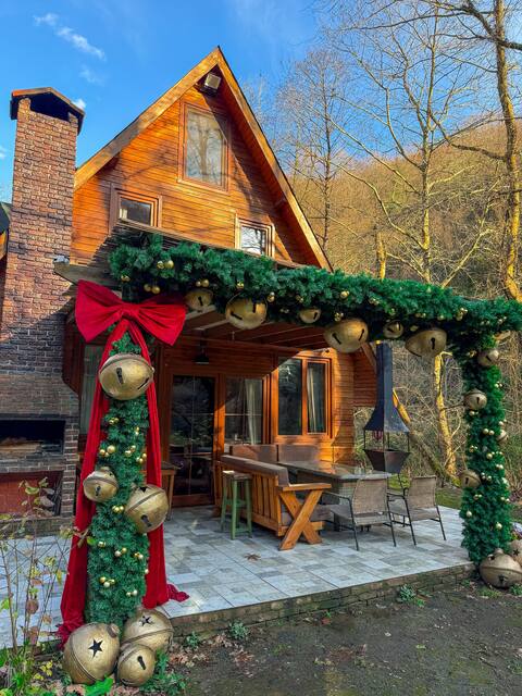 Cozy Cabin with Breathtaking River Views