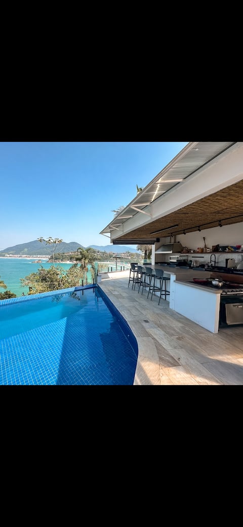 Ubatuba Infinity Blue -Piscina e vista para o mar.