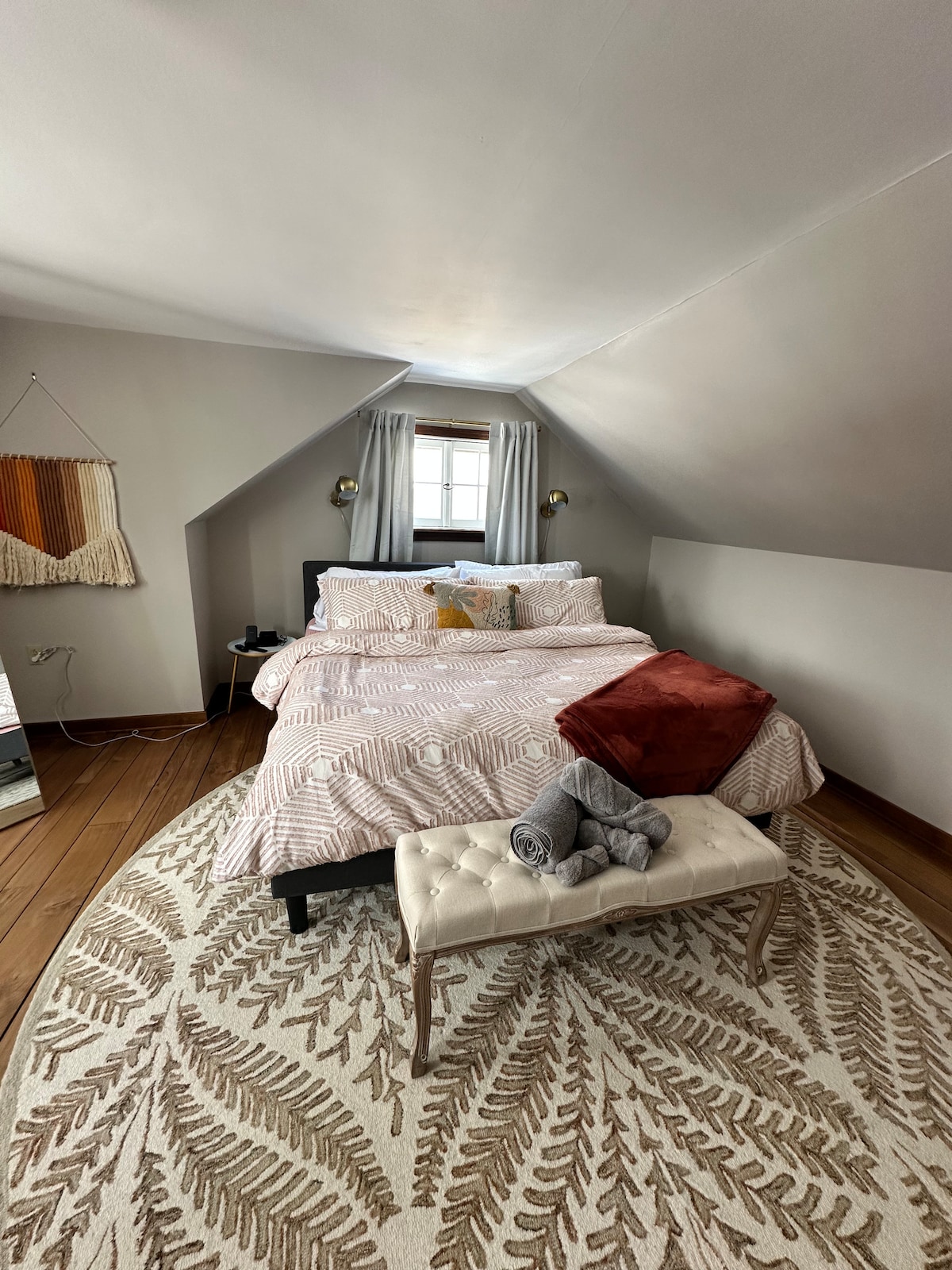 Lit king size au niveau supérieur avec salle de bain privée 