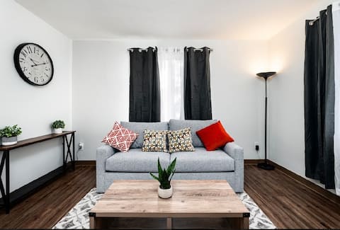 Top Airbnb: The Central Urban Comfort in Central Mc Dougall