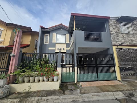 Stacation 2 near NAIA1 &SM Sucat 2BR Aircon House