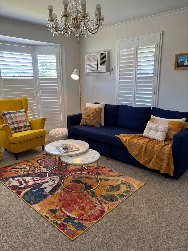 Mural Beach House
Family & Pet Friendly - Safety Beach