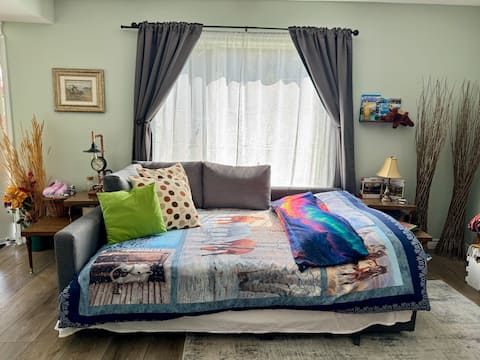 Top performing Airbnb: Sunset Suite - private walkout, free breakfast in Cochrane