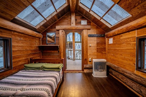 [Tokachi] 1-4 people / Forest log cabin, free BBQ set, sauna, dogs allowed | Pine