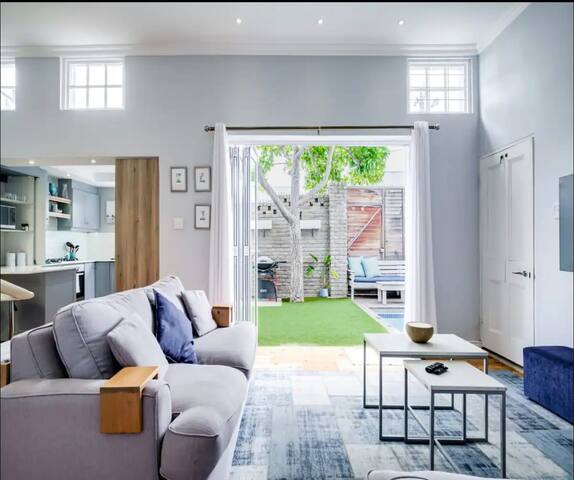 House 4 bed, 3 bath w/ pool gallery image 2