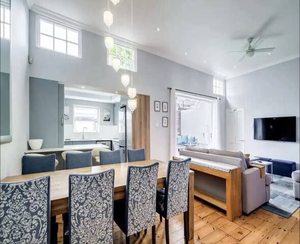 House 4 bed, 3 bath w/ pool gallery image 4