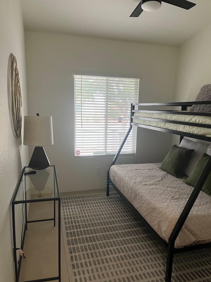 Izba 4 s manželskou posteľou a poschodovou posteľou s oddelenými lôžkami!