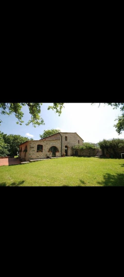 Large typical farmhouse in Tuscany