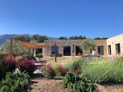 Villa with mountain view, between sea and golf