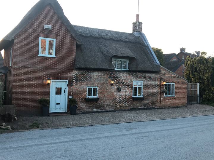 Cosy thatched Norfolk cottage Houses for Rent in Blofield, England