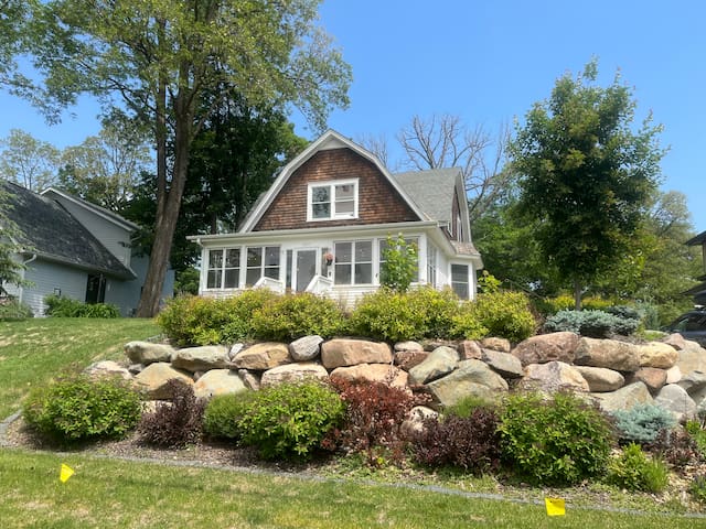 Charming Wayzata Cottage