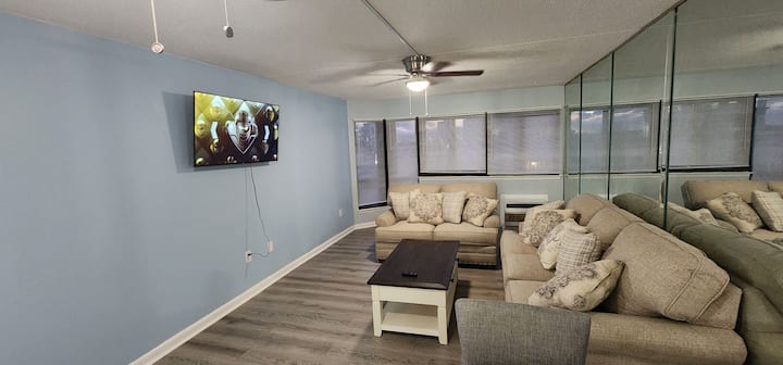 Modern Condo Wi-fi, Pool & Beach - Brigantine, NJ