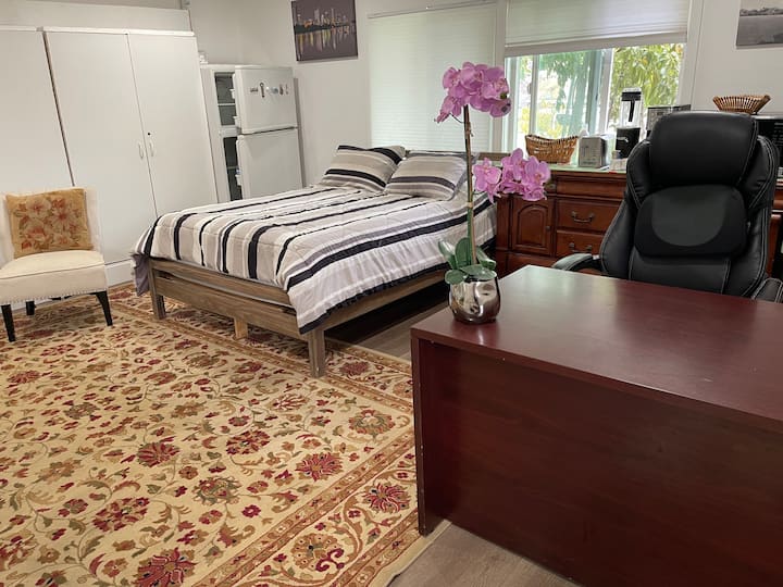 Cozy & Private Spacious Unit - Santa Clarita, CA