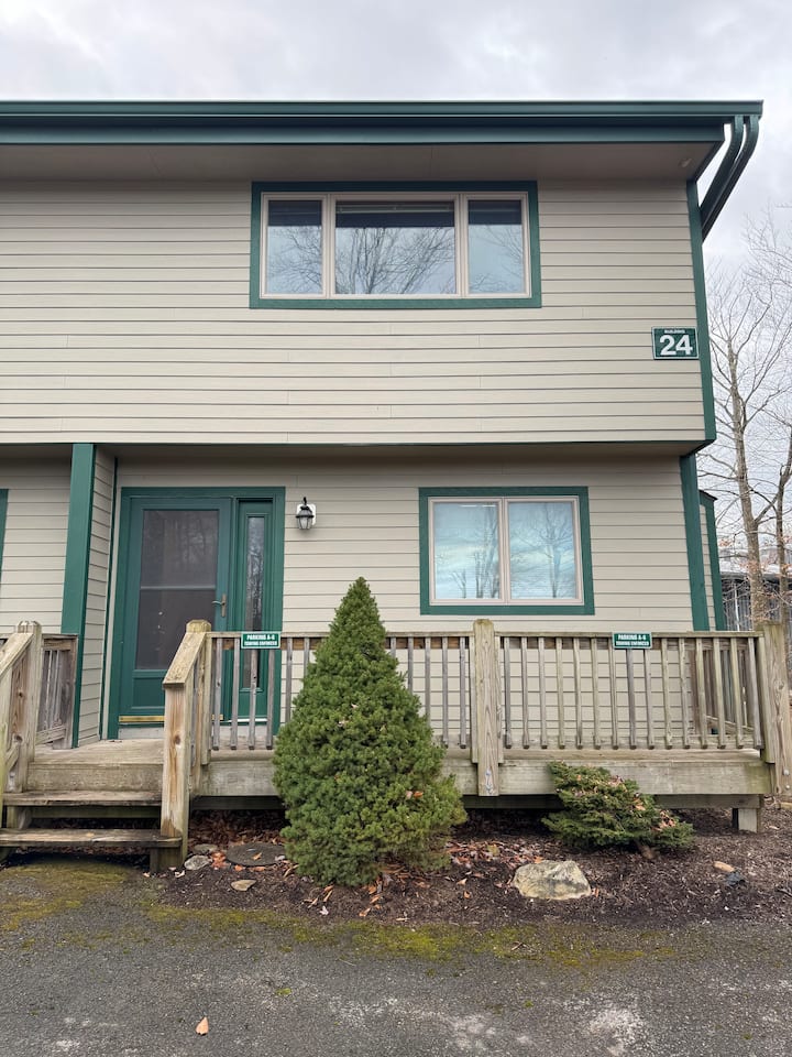 Slopeside Condo at Timberline Townhouses for Rent in Davis, West