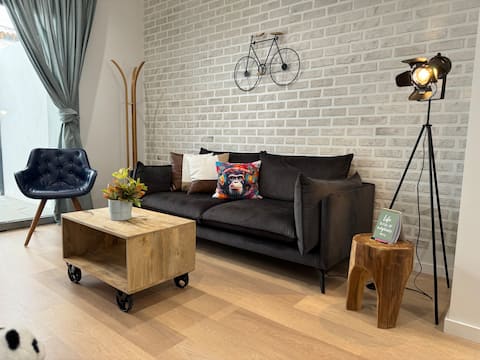 Airbnb con mejor rendimiento: A&J Zoo · Turia Park + Free Parking•2 Baths en L'olivereta