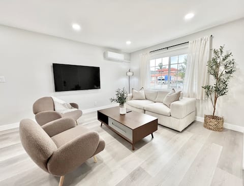 2BR/1BA Modern Gated House near Disney & DTLA