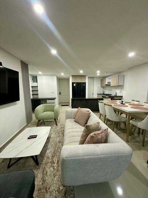 New luxury apartment, hot water, air conditioning
