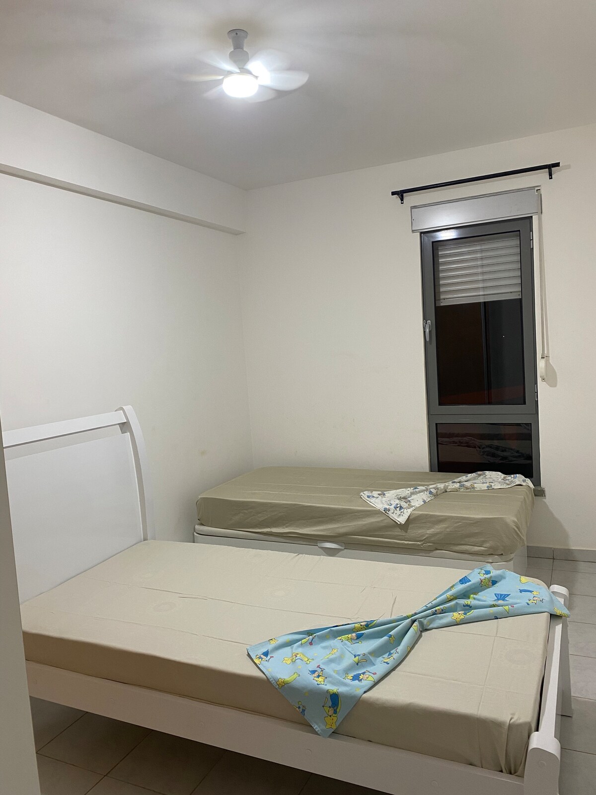 Dhomë me 2 krevate dopio 