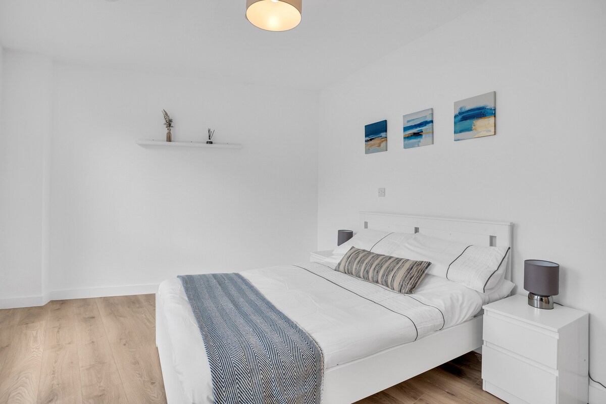 Მთავარი საძინებელი ორადგილიანი საწოლით