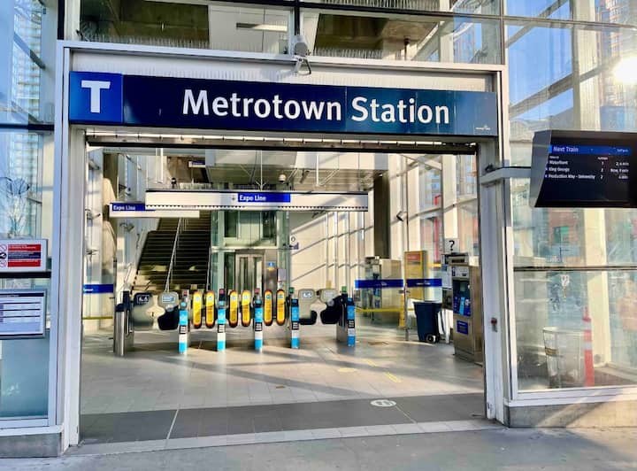 Modern 1b+1bath Skytrain/burnaby/free Parking - Burnaby