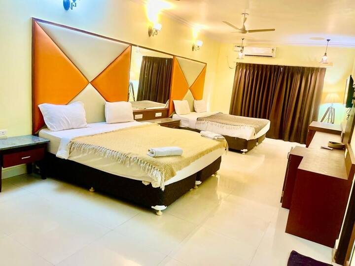Bedroom 1 image 4