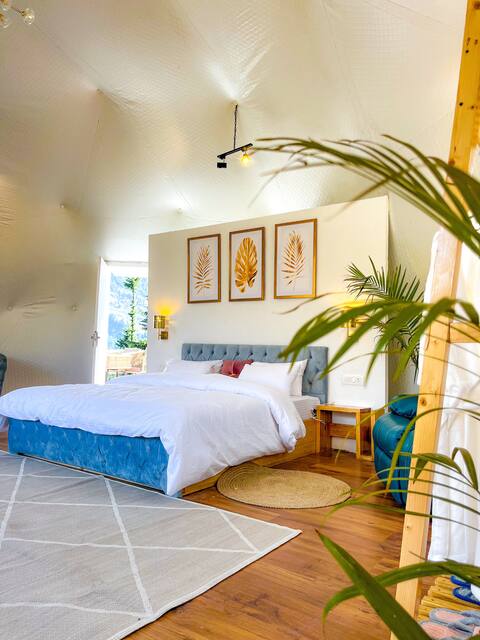 Glamorous Presidential Suite